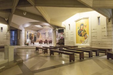 Krakow, Polonya, 15 Ağustos 2018: İç Lagiewniki kutsal. Merkezi, Papa John Paul II. Dünyanın dört bir yanından hacılar milyonlarca her yıl ziyaret.