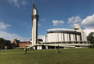 Lagiewniki 'de bir sığınak. Kutsal Merhamet Bazilikası. Her yıl dünyanın dört bir yanından milyonlarca hacı orayı ziyaret eder..