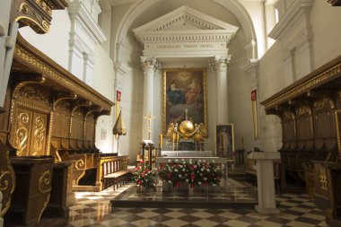 Holy Cross, Polonya, 7 Eylül 2018: Eski Benedictine Manastırı ve şimdi misyoner Oblates Meryem Holy Cross (Lysa Gora) tertemiz. Holy Trinity ve Holy Cross, en eski Lehçe kutsal bazilika iç.