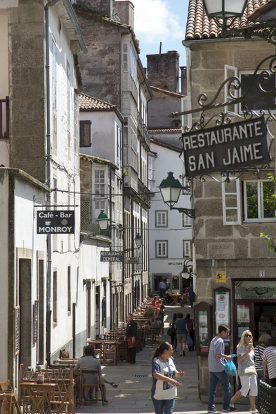 Santiago de Compostela, İspanya, 14 Haziran 2018: Santiago de Compostela 'da eski sokaklar, Saint James Katedrali yakınlarında.