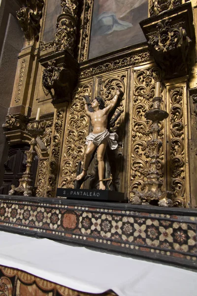 葡萄牙波尔图 2018年6月15日 圣潘塔隆市 近5个世纪以来的波尔图石油城 葡萄牙波尔图大教堂中的一个人物 — 图库照片
