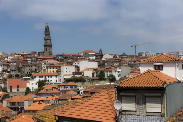 Tjocka Byggnader Med Dominans Apelsin Och Tegel Tak Porto Portugal — Stockfoto
