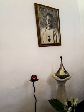 Nazaret, İsrail 11 Temmuz 2015: sandığa ve mübarek Charles de Foucauld görüntüsünü (1858-1916 Eugene) Charles Nazareth, İsrail'de yaşadığı chapel hermitage içinde