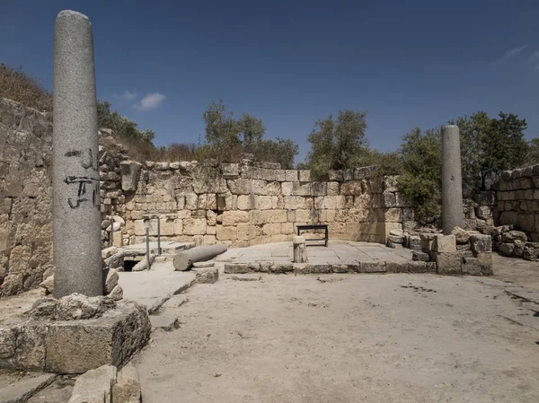 赛巴斯蒂安 古代以色列 废墟和巴勒斯坦领土的发掘工作 Smaria 约翰第一陵墓入口 — 图库照片