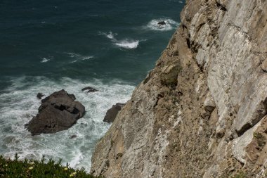 Cabo da Roca Lighthouse manzaraya (Portekizce: Farol de Cabo da Roca) Portekiz'in olduğu (ve kıta Avrupası'nın) çoğu Batı noktası.