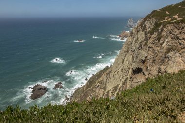 Cabo da Roca Lighthouse manzaraya (Portekizce: Farol de Cabo da Roca) Portekiz'in olduğu (ve kıta Avrupası'nın) çoğu Batı noktası.