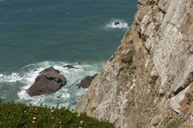 Cabo da Roca Lighthouse manzaraya (Portekizce: Farol de Cabo da Roca) Portekiz'in olduğu (ve kıta Avrupası'nın) çoğu Batı noktası.
