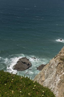 Cabo da Roca Lighthouse manzaraya (Portekizce: Farol de Cabo da Roca) Portekiz'in olduğu (ve kıta Avrupası'nın) çoğu Batı noktası.