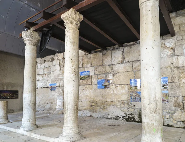耶路撒冷 以色列的 2015年 酚酞马克西姆斯 罗马的柱子上 2015 Jerusalem 遗骸的犹太区位于古代罗马柱 — 图库照片