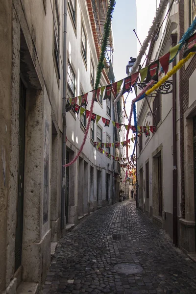 Лиссабон Португалия Июня 2018 Года Старые Узкие Улочки Лиссабона Различными — стоковое фото