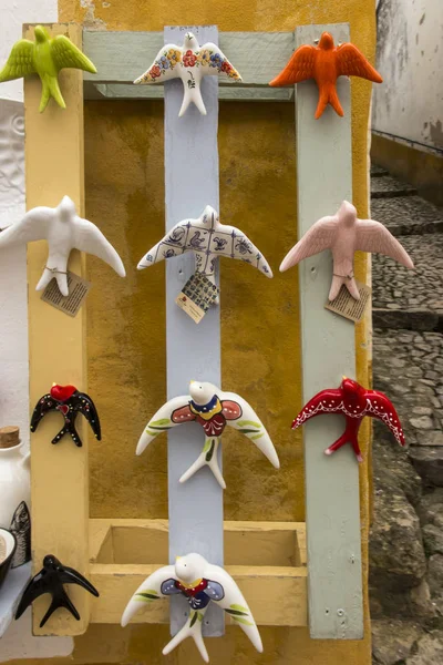 Obidos, Portekiz, 15 Haziran 2018: Obidos, Portekiz yol kenarına yerleştirilen bir ahır Hediyelik eşya