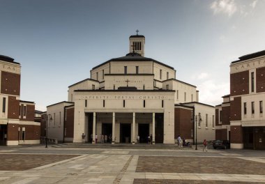 Kutsal Lagiewniki. Papa John Paul II Merkezi. Dünyanın dört bir yanından hacılar milyonlarca her yıl ziyaret.