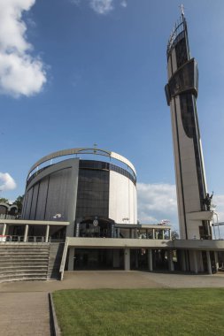 Lagiewniki 'de bir sığınak. Kutsal Merhamet Bazilikası. Her yıl dünyanın dört bir yanından milyonlarca hacı orayı ziyaret eder..