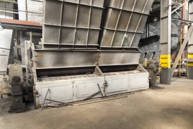 Ağır tuğlalı ve çift mekanik ızgaralı kömür ocağı tahrip edildi.