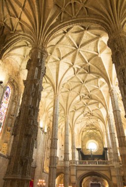 Lizbon, Portekiz, 16 Haziran 2018: Ayrıntı iç Jeronimos Monastery veya Lizbon, Portekiz, aka Santa Maria de Belem manastır manastırda. Unesco Dünya Mirası olarak Manuelin sanat şaheseri olarak sınıflandırılmış.