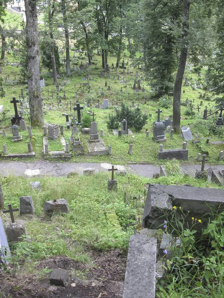 リトアニア ヴィリニュスのロッサに古い墓地のフラグメント — ストック写真