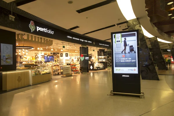 Lisboa Portugal Junio 2018 Salón Pasajeros Aeropuerto Lisboa Portugal — Foto de Stock