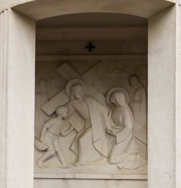 Fatima, Portekiz, 12 Haziran 2018: Fatima çarmıhta Way Aljustrel Portekiz, İstasyonu 4, İsa'nın annesi karşılar