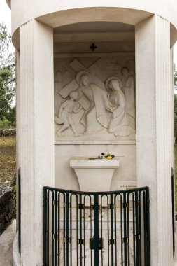 Fatima, Portekiz, 12 Haziran 2018: Fatima çarmıhta Way Aljustrel Portekiz, İstasyonu 4, İsa'nın annesi karşılar