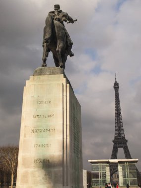 Fransa'nın başkenti Paris'teki Eyfel Kulesi