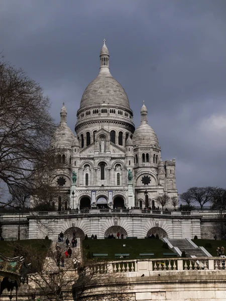 Paris, Fransa, 22 Şubat 2013: Kutsal Kalp Bazilikası — Stok fotoğraf