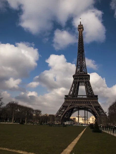 Paris 'teki Eyfel Kulesi — Stok fotoğraf