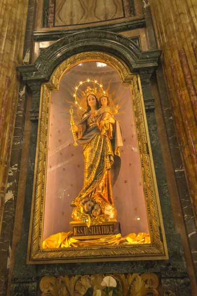 Turim, Itália, 27 de junho de 2019: Interior do Santuário de Maria. H — Fotografia de Stock