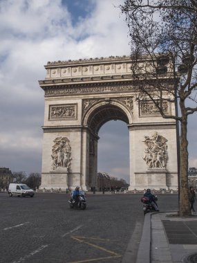 Fransa 'nın başkenti Paris 'te Arc de Triomphe 