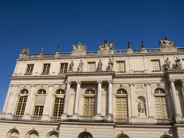 Fragment of the facade of the Palace of Versailles — Stock Photo, Image