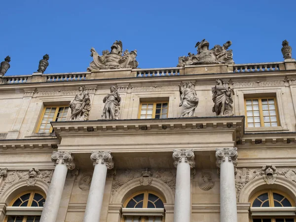 Fragment van de gevel van het paleis van Versailles — Stockfoto