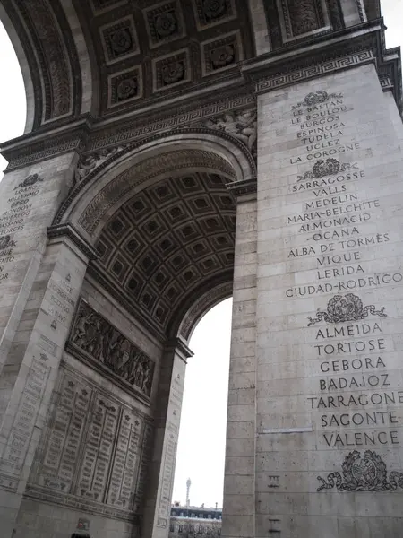 Paris, Fransa, 22 Şubat 2013: Arc de Triomphe 'ın gözaltına Alınis — Stok fotoğraf