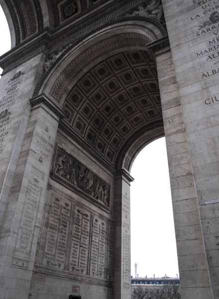 Paris, Fransa, 22 Şubat 2013: Arc de Triomphe 'ın gözaltına Alınis — Stok fotoğraf