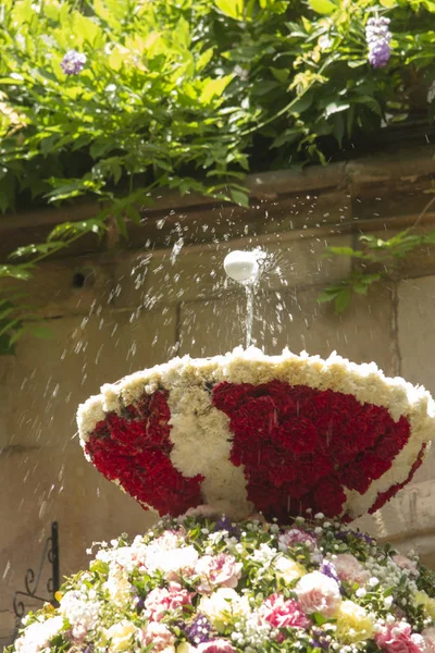 Egg dancing on a special fountain — Stock Photo, Image