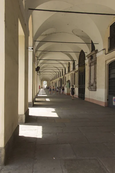 Turin, Piemonte, Italien. 27 juni 2019: den berömda arkader av — Stockfoto