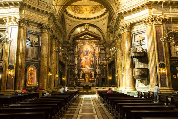 Turin, Italien, 27 juni 2019: inre av Salesian kyrkan O — Stockfoto