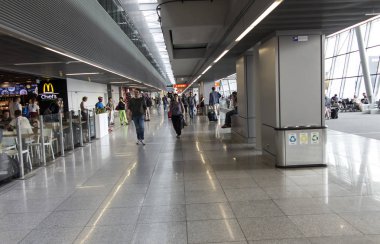 Varşova, Polonya -21 Haziran 2019: Okecie Warsa Havaalanı Salonları