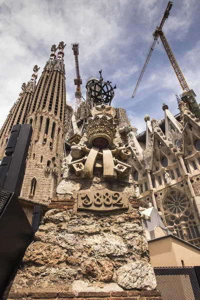 Barcelona, Spain, 22 June 2019: Detail of the facade of the Sagr — Stock Photo, Image