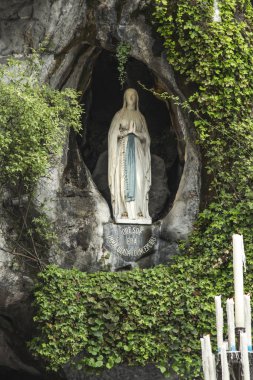 Immaculate Conception Bizim Lady Heykeli bir tespih ile