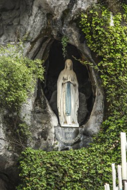 Immaculate Conception Bizim Lady Heykeli bir tespih ile