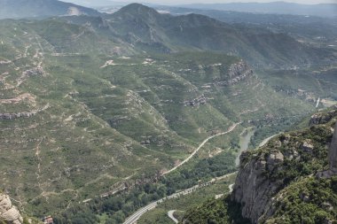 İspanya'daki Montserrat Manastırı'ndan çevrenin görünümü,