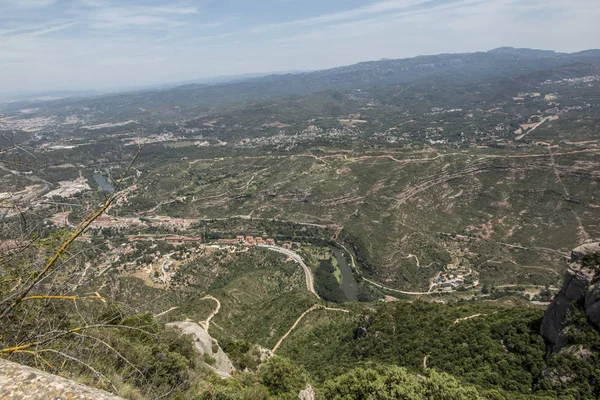 Pohled na okolní prostředí v klášteře Montserrat ve Španělsku, — Stock fotografie