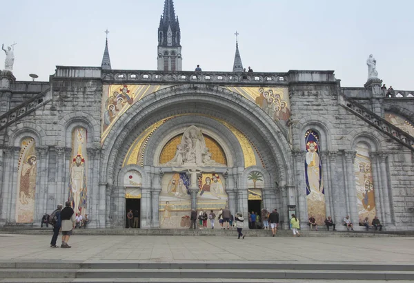 Lourdes, France, 24 June 2019: Front of the richly decorated ent — Stock Photo, Image