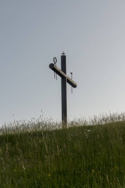 Frenc'teki La Salette Tapınağı'nın üzerindeki tepede çapraz