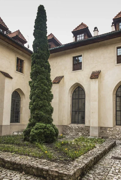Tyniec, Krakow, Poland, August 3, 2019: Historic cloisters at th — Stock Photo, Image