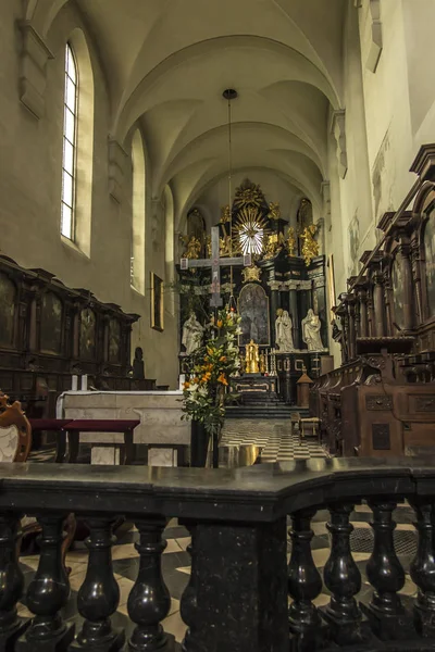 Tyniec, Kraków, Polska, 3 sierpnia 2019: Wnętrze kościoła — Zdjęcie stockowe