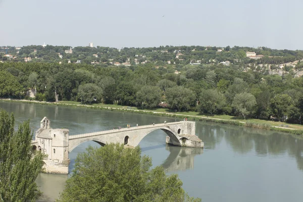 圣本策桥 Saint Bnzet Bridge 也就是阿维尼翁桥 Avignon Bridge 面对维伦纽夫 莱斯维翁 Villeneuve — 图库照片