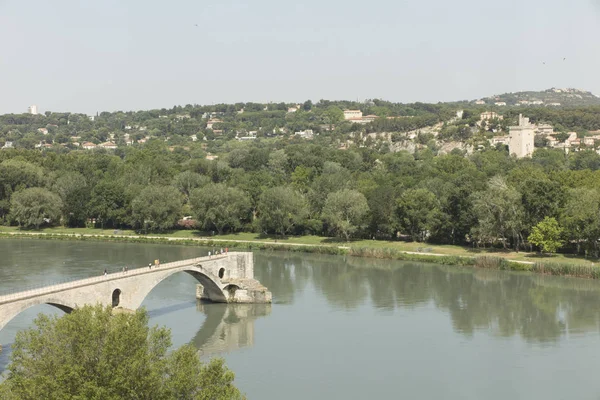 圣本策桥 Saint Bnzet Bridge 也就是阿维尼翁桥 Avignon Bridge 面对维伦纽夫 莱斯维翁 Villeneuve — 图库照片