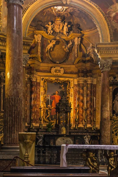 Turín, Italia, 27 de junio de 2019: Iglesia Real de Santo. Wawrzyniec en — Foto de Stock