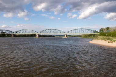 Fordon Köprüsü Rudolf Modrzejewski - Polonya 'nın Fordon bölgesindeki Bydgoszcz' daki Vistula Nehri üzerinde bir kafes yapısına sahip bir demiryolu köprüsü. Köprü 1005 metre uzunluğunda ve 16.8 metre genişliğindedir.