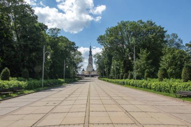 Czestochowa, Polonya 'daki Jasna Gora' daki Kutsal Bakire Meryem Sığınağı 'na izinsiz giriş. Kraliyet Virüsü salgınından sonra Sığınak 'a çok daha az insan geldi.